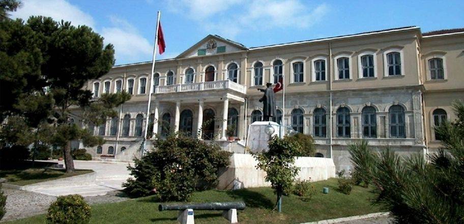 توقيف 40 مشتبهاً في قيادة الأكاديميات الحربية بإسطنبول