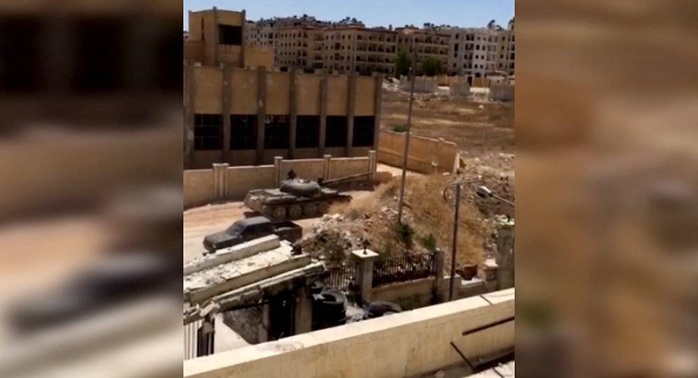 بالفيديو: دبابة للجيش السوري تدمر و تحول الى جحيم مقرا لـ"النصرة" بحلب