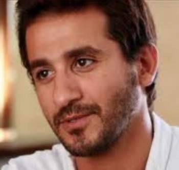 أحمد حلمي يستذكر والده بكلمات مؤثرة