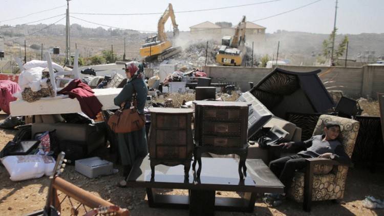 اسرائيل تهدم 12 منزلا فلسطينيا شمال القدس