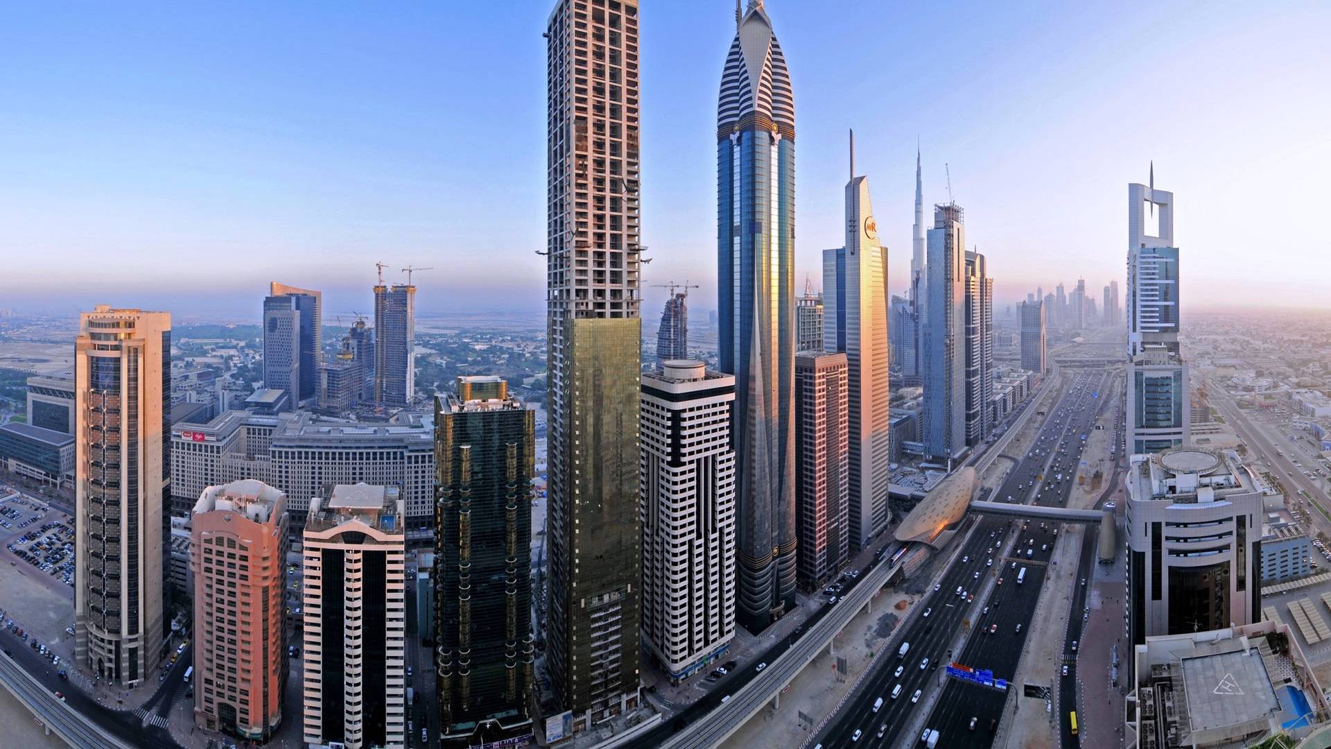 7 قتلى في اصطدام حافلة بشاحنة في دبي