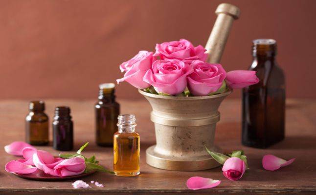 ما هي فوائد زيت الورد للمنطقة الحساسة؟