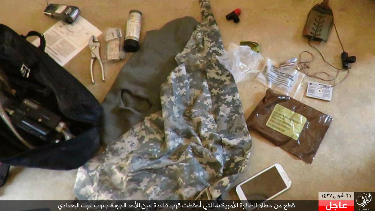 داعش “يكذّب” نفي أميركا ويعرض صور حطام طائرتها بالأنبار