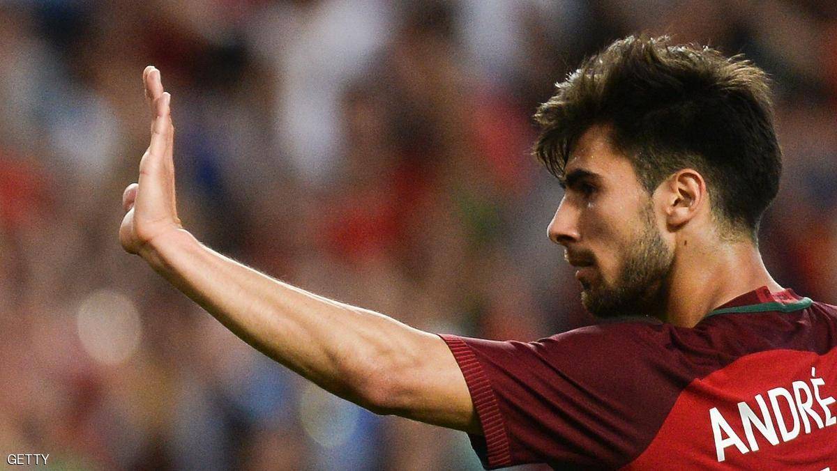 كم دفع برشلونة لضم البرتغالي غوميز ؟