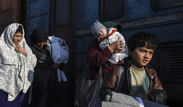 الجيش السوري يعلن فتح ممرات آمنة للسكان المحاصرين في حلب