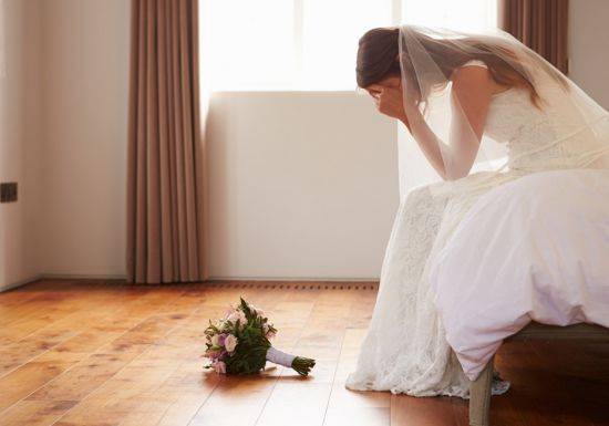 هرب مع صديقتها ليلة زفافهما...لن تصدّقي ما فعلته!