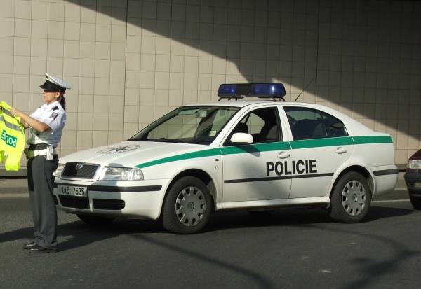 بالفيديو الصادم ...لم يتمكن من تسديد فاتورته .. فرهن ملابسه وخرج عاريا
