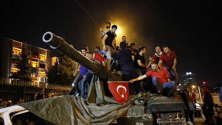 الجيش التركي يفصل 1700 عسكري على خلفية الانقلاب الفاشل
