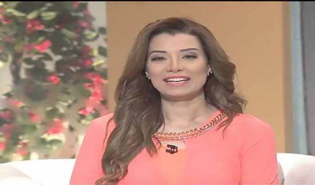 بالفيديو: مذيعة تتعرض لموقف محرج على الهواء!