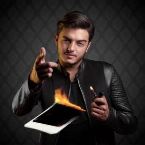 رافاييل جبور دخل عالم الفن من الباب العريض فهل يحصد ما زرعه؟