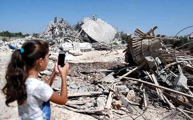 جرافات الاحتلال
تهدم 13 منزلاً في القدس