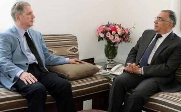 الجميّل استقبل سفير مصر
واتصل بعباس مُعزياً