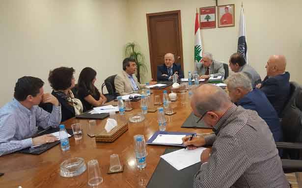 قبلان زار قليموس مُؤكداً على دعم
مشاريع البنى التحتية في القرى المسيحية