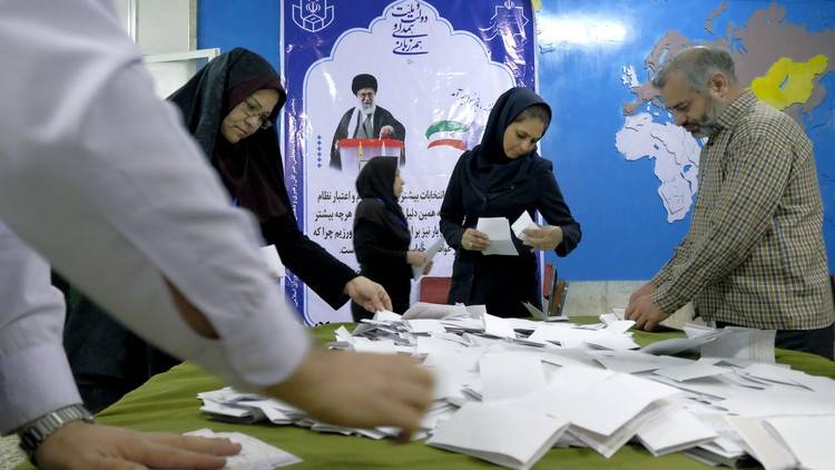 تقديم موعد الانتخابات الرئاسية في إيران