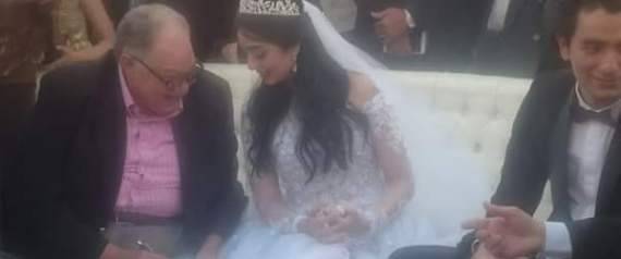 بالصور: الفخراني شاهداً على عقد زواج هبة مجدي ومحمد محسن.. فما سر حزن العروس؟