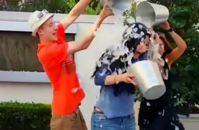 بالفيديو: هيفاء وهبي في Ice Bucket Challenge؟ هذا ما اكتُشف عنه  بعد سنتين!