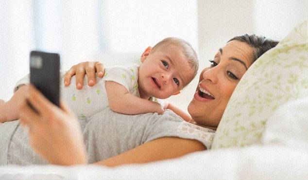 التواصل عبر سكايب أو فايس-تايم مفيد للأطفال الصغار!