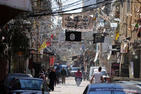 "داعش" يستولي على عين الحلوة؟ ماذا سيحلّ بالجنوب؟!