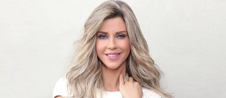 بالصور الفاضحة: كارلا حداد بأقصر شورت ممزق يكشف...!