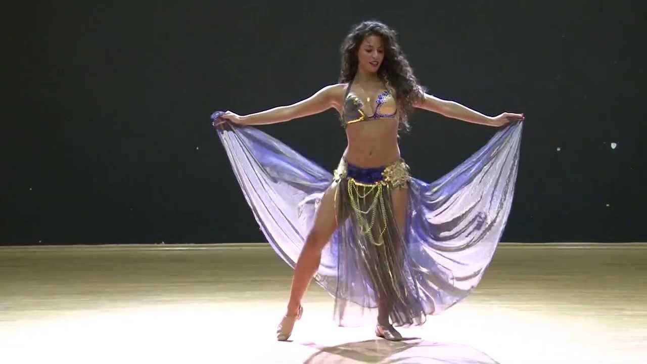 فيديو- فتيات عربيات يشعلن شبكات التواصل برقصهن المثير!