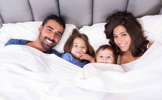 5 أمور عليك وزوجك القيام بها امام طفلكما أهمها ممارسة الحب!