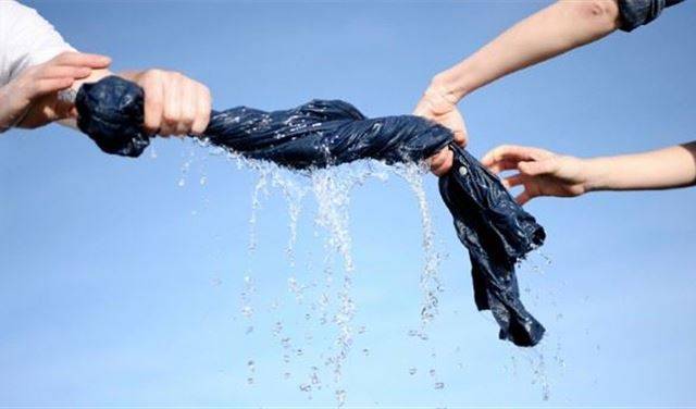 ماذا يحدث لو توقفت عن غسل سراويل الجينز؟