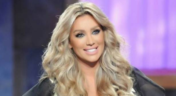 بالصورة: مايا دياب بالشعر الأبيض