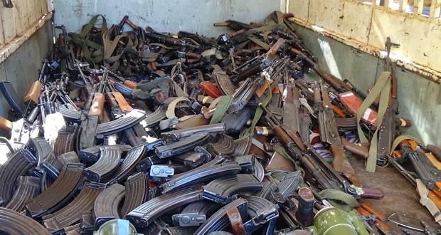 سانا: عشرات العائلات تخرج من أحياء حلب الشرقية وعدد من المسلحين يسلمون أنفسهم وأسلحتهم للجيش
