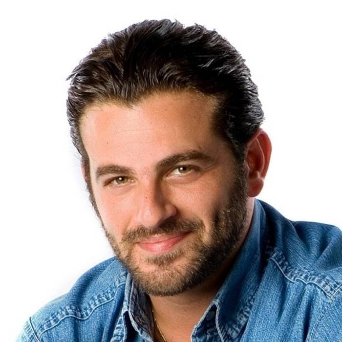 بالصورة.. هكذا علق يوسف الخال على زواج شقيقته