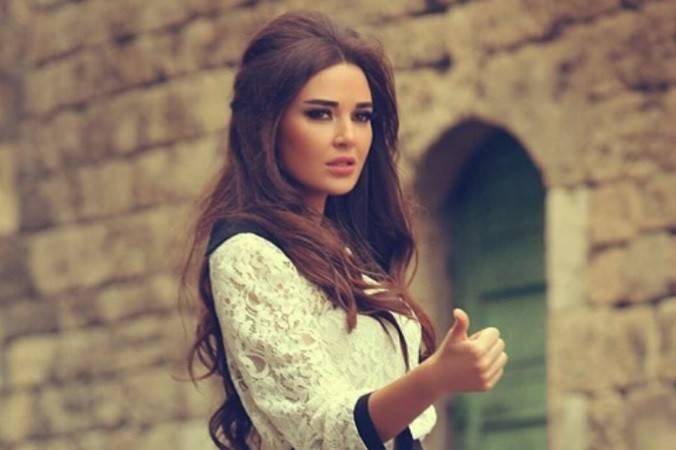 بالصورة.. سيرين مثيرة بالجلد الأسود
