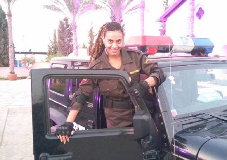 بالفيديو والصور: حارسة شخصية لحماية السيسي!