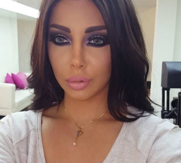 صورة رولا يموت الفاضحة.. تُظهر صدرها!