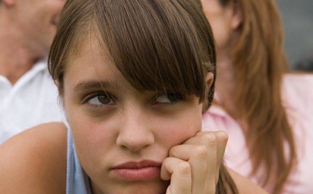 5 عبارات اياك ان تقوليها لإبنتك!