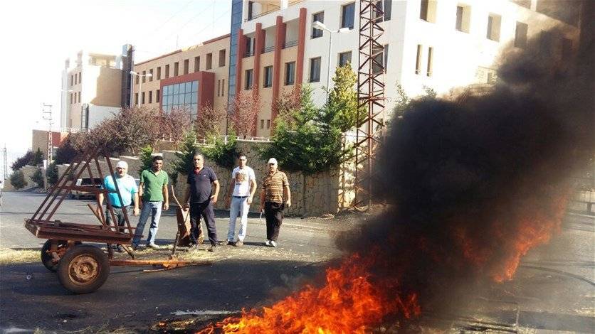 إحراق دواليب أمام مستشفى شبعا احتجاجا على طرد 10 موظفين