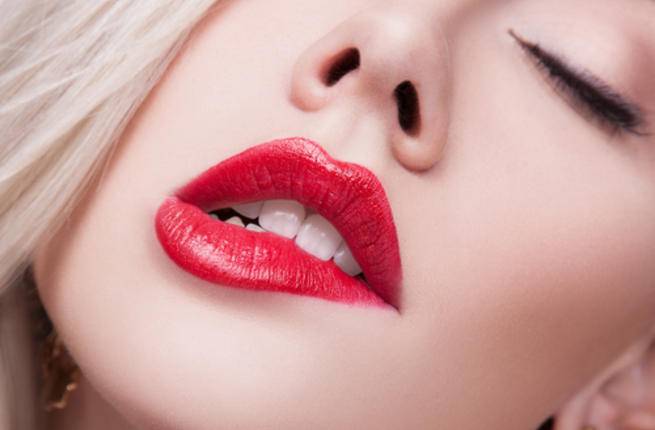 لأحمر شفاه مثالي يدوم طيلة اليوم اتبعي هذه الأسرار
