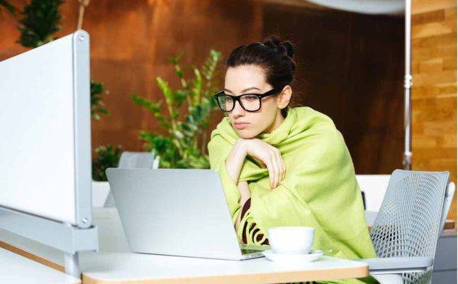لماذا تشعرين بالبرد بعد تناول الطعام؟