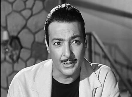 رشدي أباظة.. رفضت حبه فاتن حمامة فاستبدلها بزميلتها.. صورة نادرة