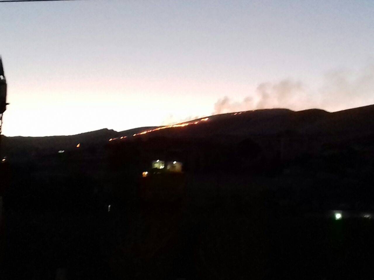 بالصور: حريق هائل في سلسلة لبنان الغربية