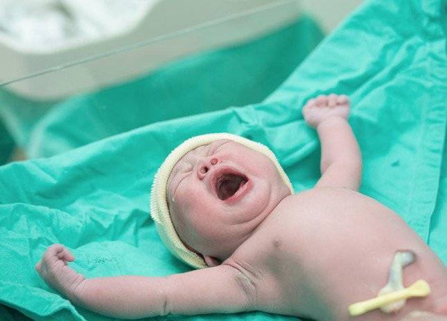 لهذه الاسباب قام رجل بتوليد زوجته في السعودية!!
