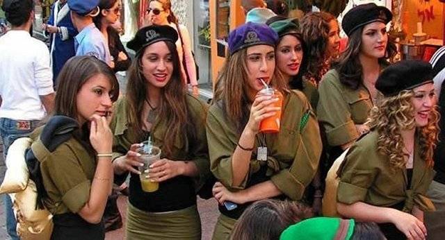 ما هو السر وراء قيام إسرائيل بالتجنيد الإجباري للنساء؟