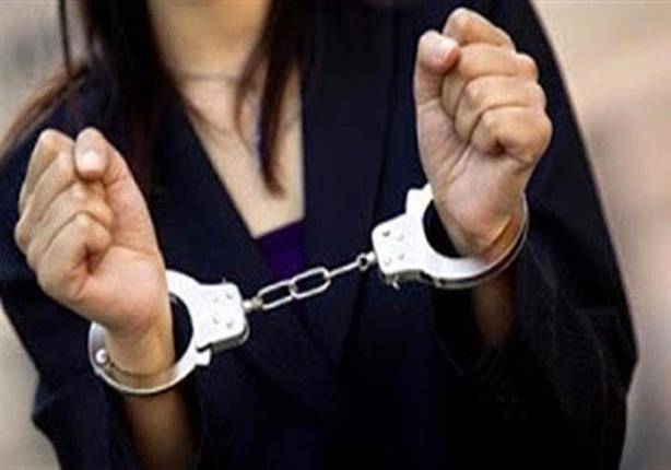 عاد من السفر بعد 3 سنوات فوجد زوجته بطلة أفلام ''إباحية''
