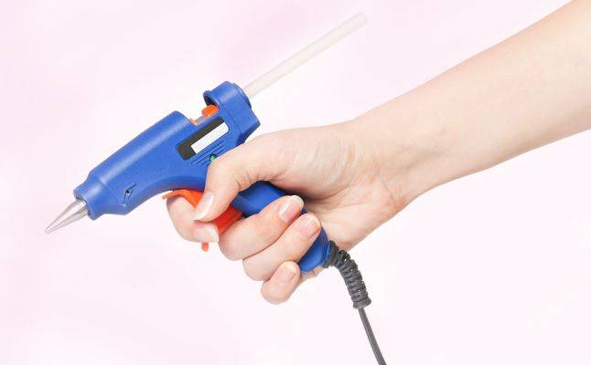 5 طرق عبقرية لإستخدام مسدس الشمع تسهّل حياتك
