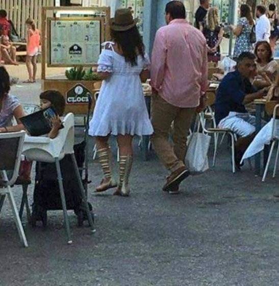 كيف علّق  الداعية عمرو خالد على الصور المتداولة له مع زوجته الجديدة 