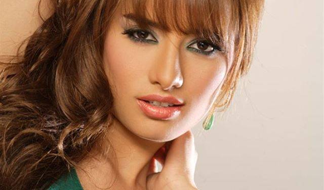 زينة تنشر صورة لأحمد عز: اعتذر عن بشاعة المنظر..!