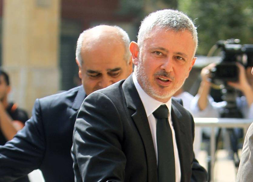 فرنجية مغادرا جلسة الحوار.. 