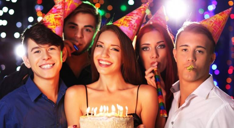 تطبيق فيسبوكي رائع للاحتفال بعيد ميلادك!
