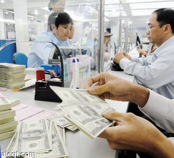 الدولار يواجه ضغوطا بعد تضاؤل توقعات رفع الفائدة الأمريكية