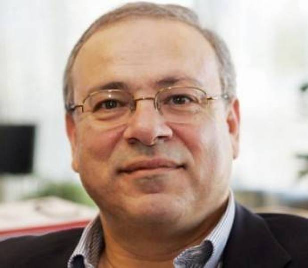 مذيع يضرب رئيس مجلس إدارة التلفزيون والسبب لا يصدق!