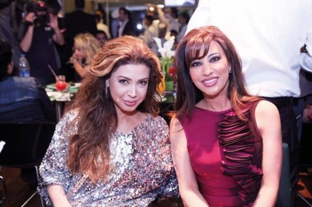 بالصورة .. كيف ارتدت نجوى كرم ستائر نوال الزغبي؟