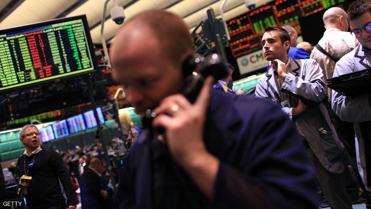 انخفاض أسعار النفط نتيجة تخمة المعروض والإنتاج